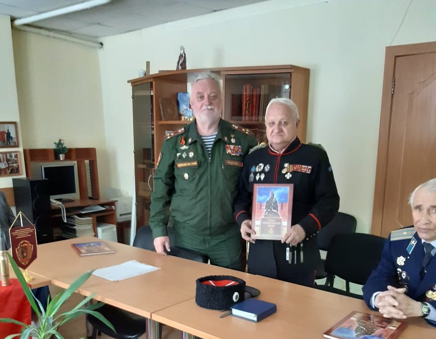 Вручение книги "Тульское оружейно-техническое училище год 1941"