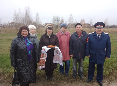 Совет ветеранов г. Мценска встречает нас с хлебом-солью