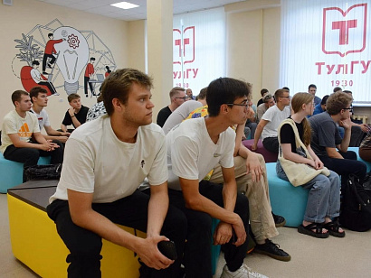 Студентам — о Курской дуге