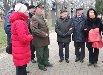 На Аллее Героев