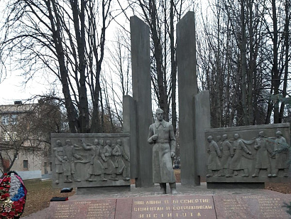 Ушедшим в бессмертие  студентам и сотрудникам института посвящается