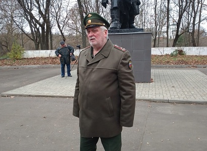 Выступление у памятника павшим воинам на Аллее Героев